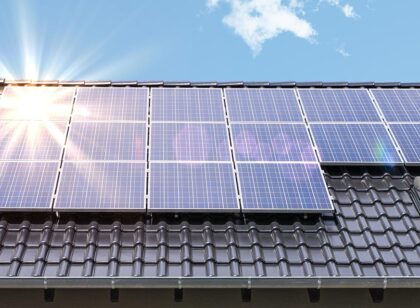 Comment faire construire un bâtiment à toiture photovoltaïque gratuitement et légalement ? (article réservé aux communes )